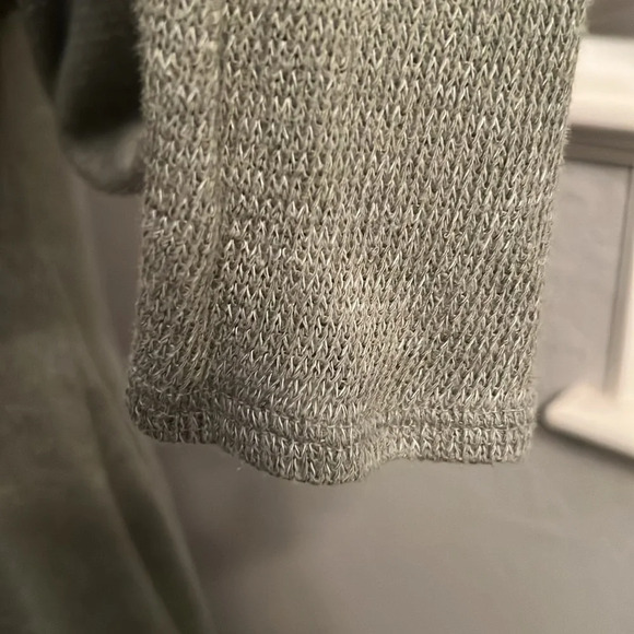 Abercrombie & Fitch Open Grey Knit Long Sleeve Sweater Size Small - Picture 6 of 8